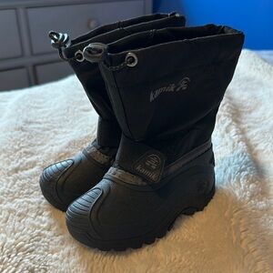 Like new - kids Kamik Black Snow Boots size 9